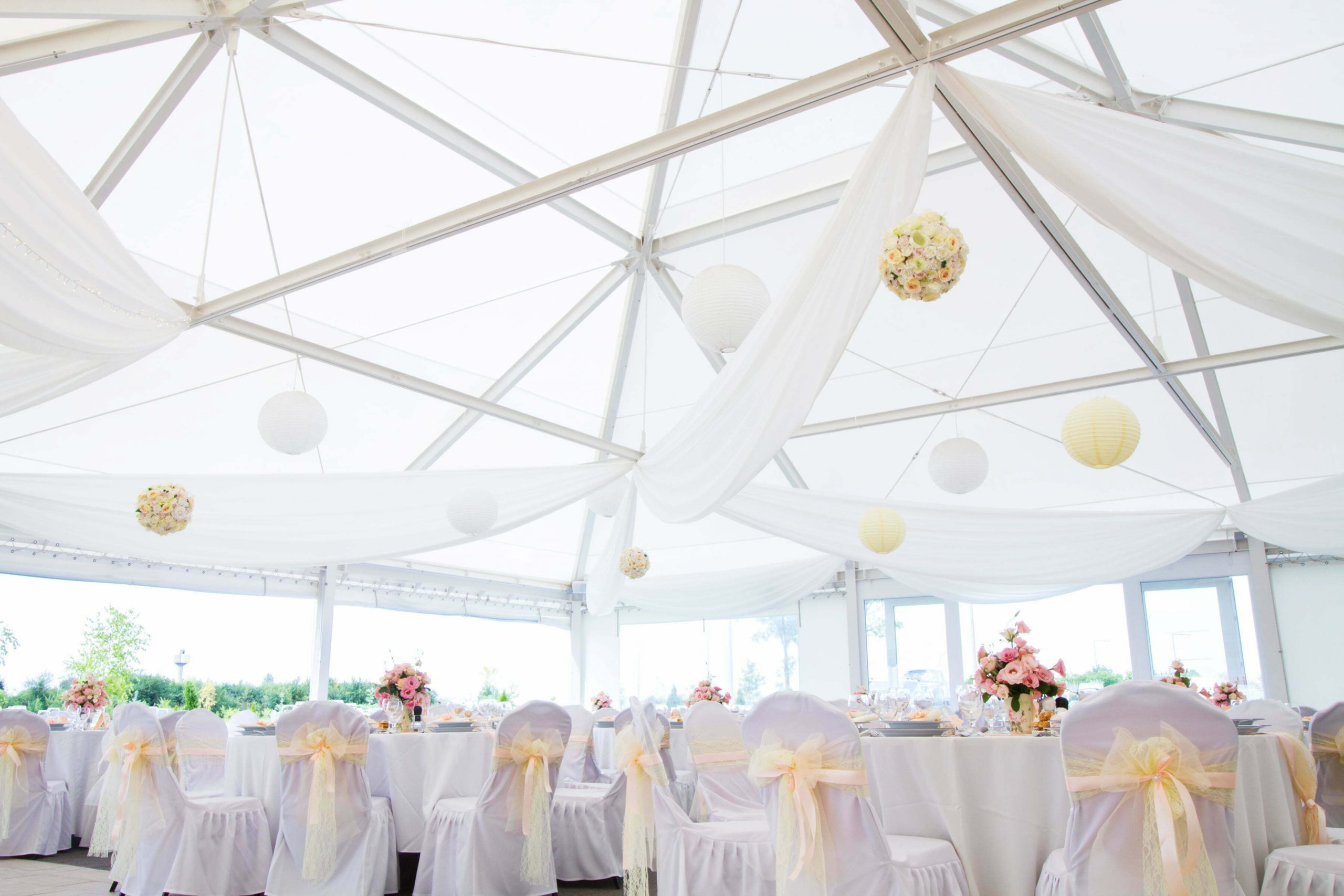 Evenemang tak tält fin dukning på bröllop av Frans August